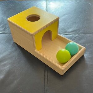 LOVEVERY Wooden Toy Box with Yellow Top and Colorful Balls